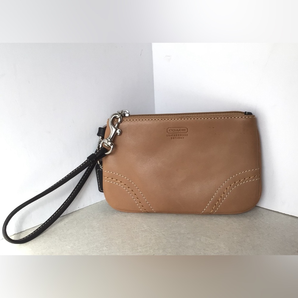 Coach leather Tan elegant Wristlet
